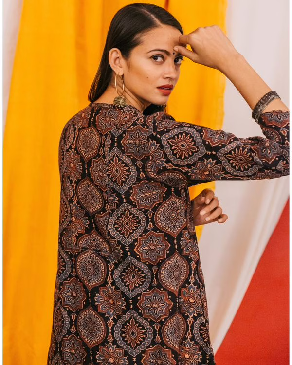 Ajrakh: Where Iconic Art Weds Sustainable Fashion 2 Ajrakh: Where Iconic Art Weds Sustainable Fashion large Untitled design 53 https://ethniclovers.com/wp-content/uploads/2025/03/Mask-group.avif Ethniclover