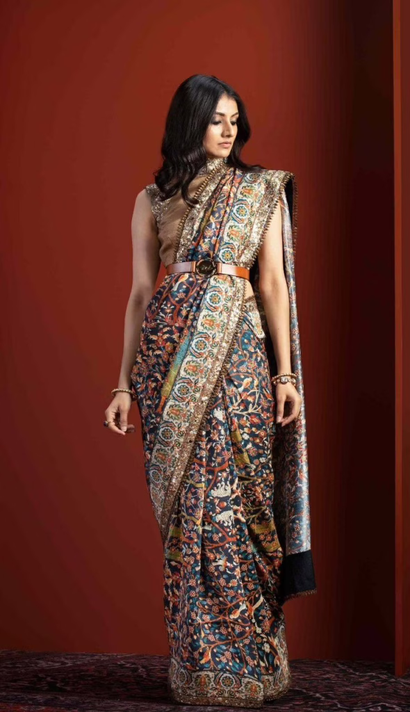 3 Indian Ethnic Wear Styles for Women with Different Body Shapes 9 3 Indian Ethnic Wear Styles for Women with Different Body Shapes saree with a belt at the waist
