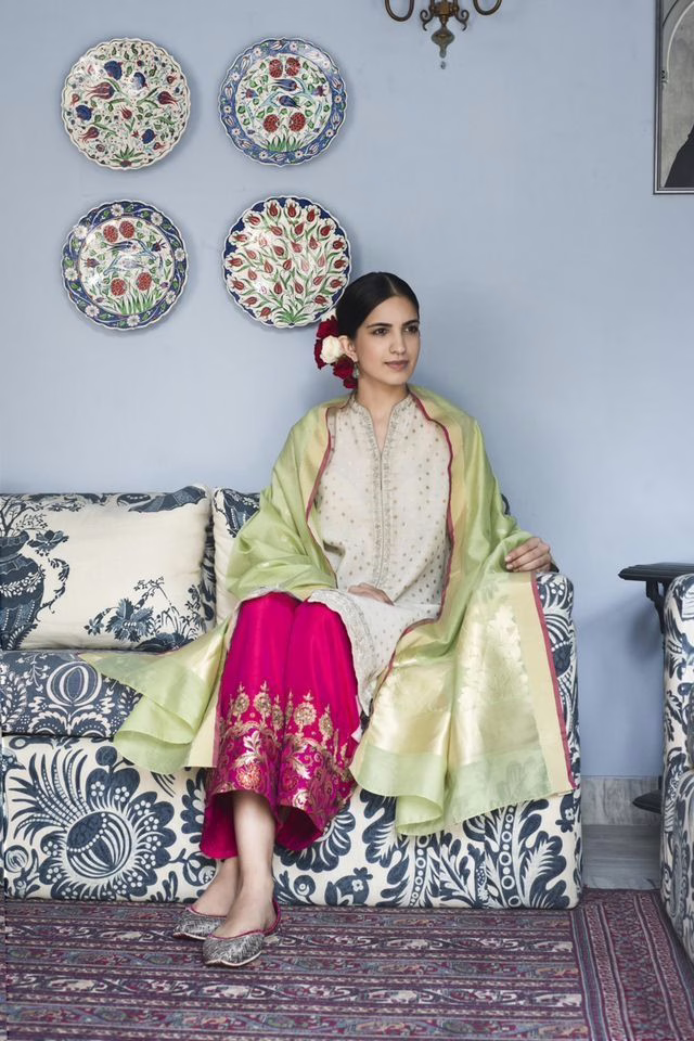 Everyday Styling Tips for Every Woman in Indian Ethnic Fashion 15 Everyday Styling Tips for Every Woman in Indian Ethnic Fashion 46e833d8a3eb7d071b49c2d6244ee1eb https://ethniclovers.com/wp-content/uploads/2025/06/6573c4b81b971c78668b19c4207e4fe2.avif Ethniclover
