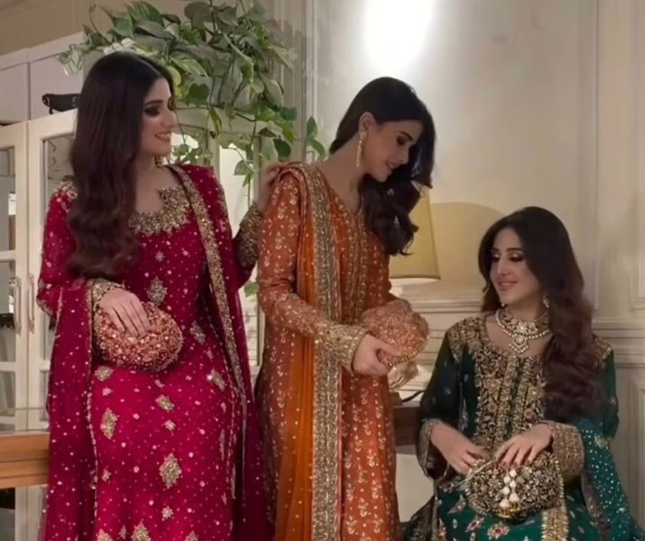 3 Indian Ethnic Wear Styles for Women with Different Body Shapes 2 3 Indian Ethnic Wear Styles for Women with Different Body Shapes Untitled design 17 https://ethniclovers.com/wp-content/uploads/2025/06/5be2fd8de0f45f34b13e01312860d171-1-1.avif Ethniclover