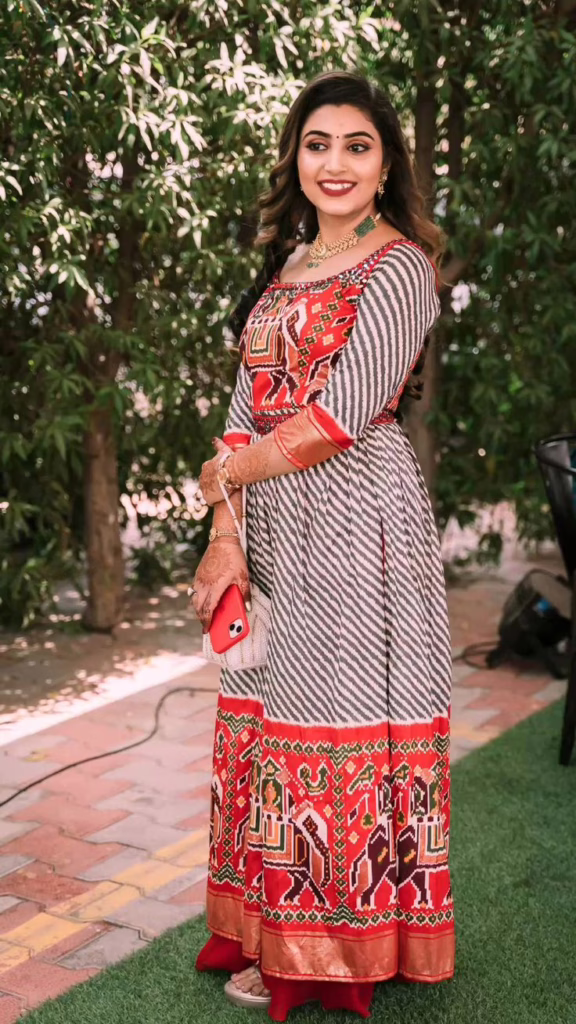 indian festive dress https://ethniclovers.com/wp-content/uploads/2025/07/53f1ae4a0047f3dc7621df401be9fa03.avif Ethniclover