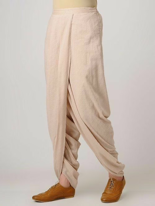 Stylish dhoti pant for men usually worn in festive occasion.
Photo credit : Pinterest